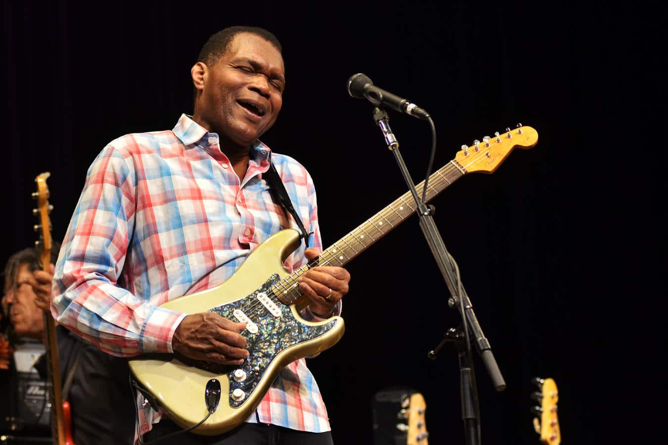 Descubre todo sobre ROBERT CRAY, cantautor de blues