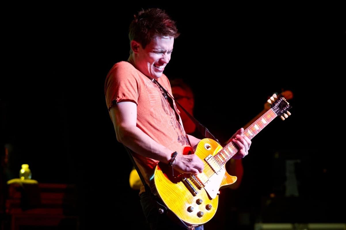 Descubre todo sobre JONNY LANG, cantante y guitarrista norteamericano