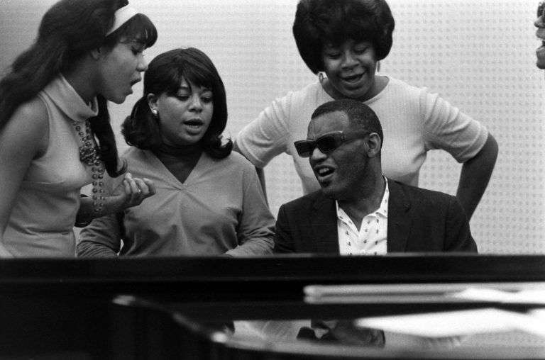 RAY CHARLES Biografía, actor, éxitos y mucho más
