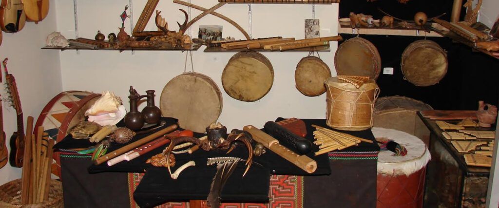 INSTRUMENTOS DE PERCUSIÓN: Qué es, Origen, Historia y mucho más