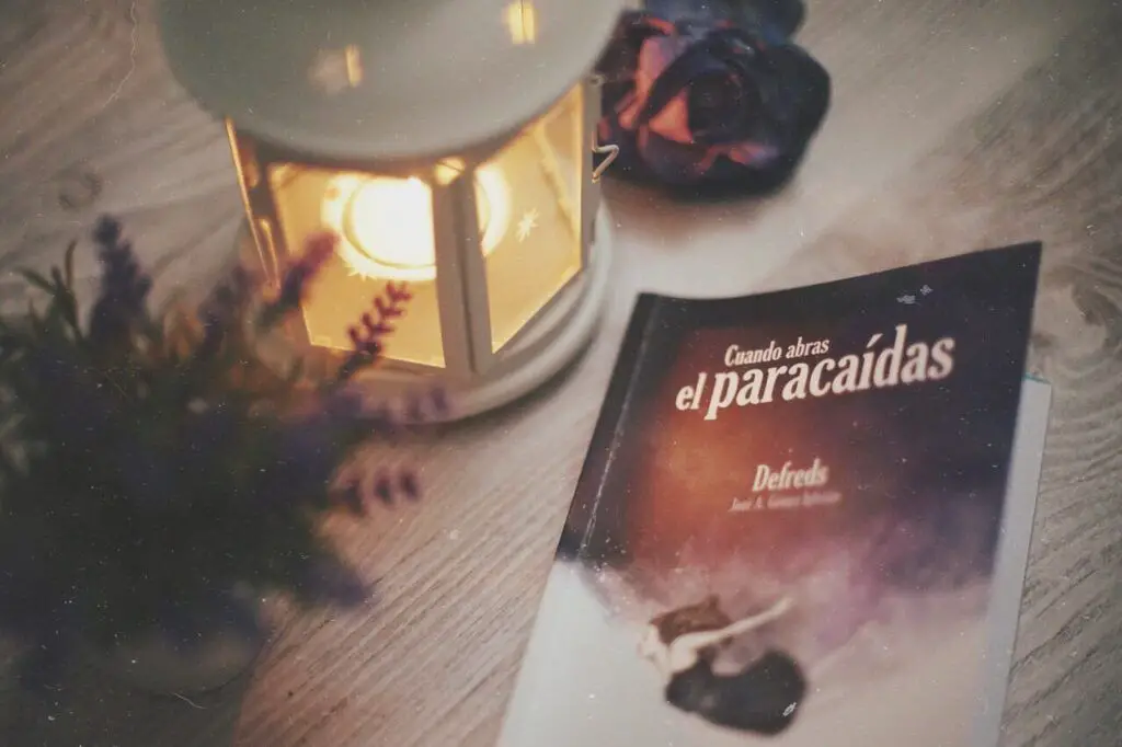 EL LIBRO, CUANDO ABRAS EL PARACAÍDAS, DE JOSÉ A. GÓMEZ